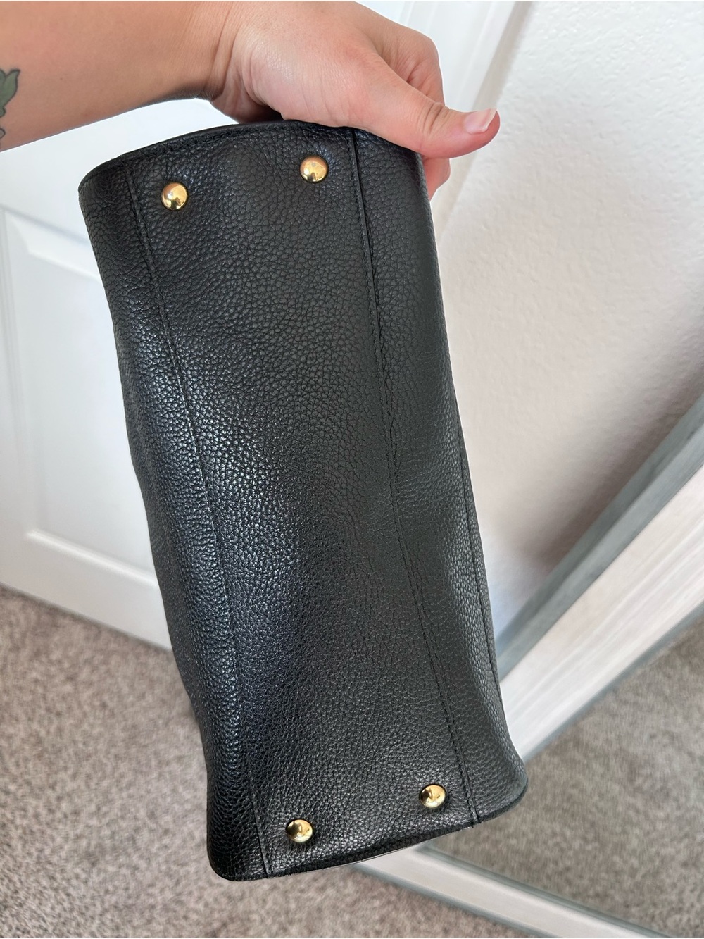 Salvatore Ferragamo Black Leather Tote with Gold Logo - Picture 4 of 11